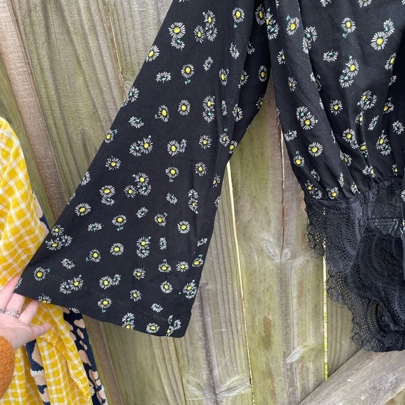 Free People Intimately Forties Feels Black Bell Sleeve Daisy Print Bodysuit - Picture 4 of 10